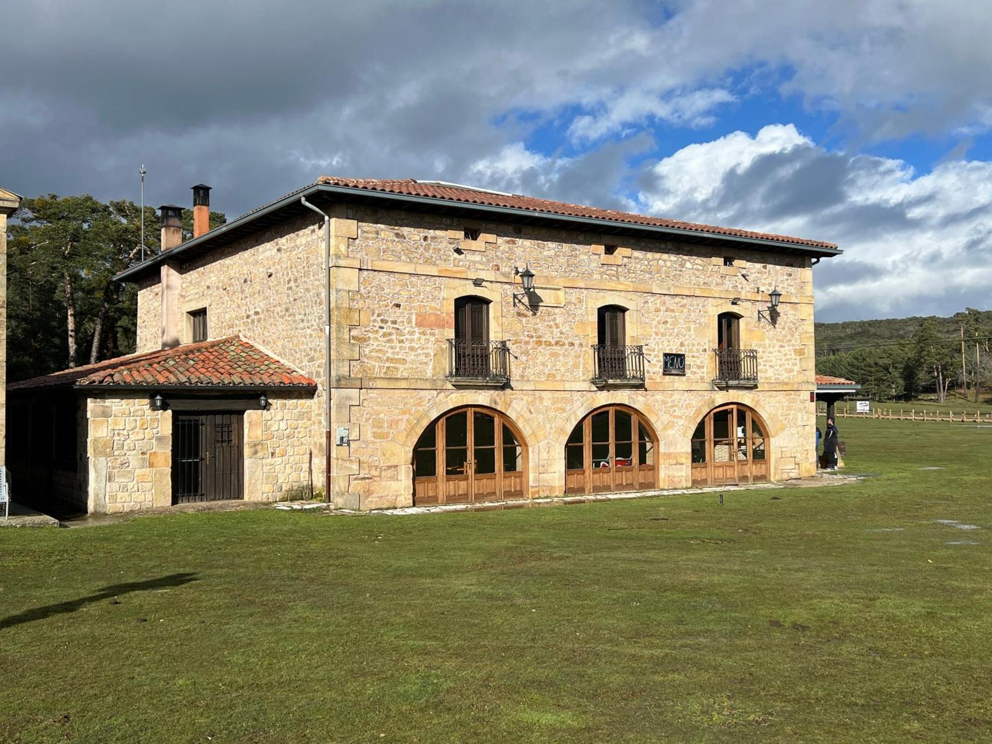 Albergue Pinares - La Casona De Revenga Regumiel de la Sierra Exterior photo